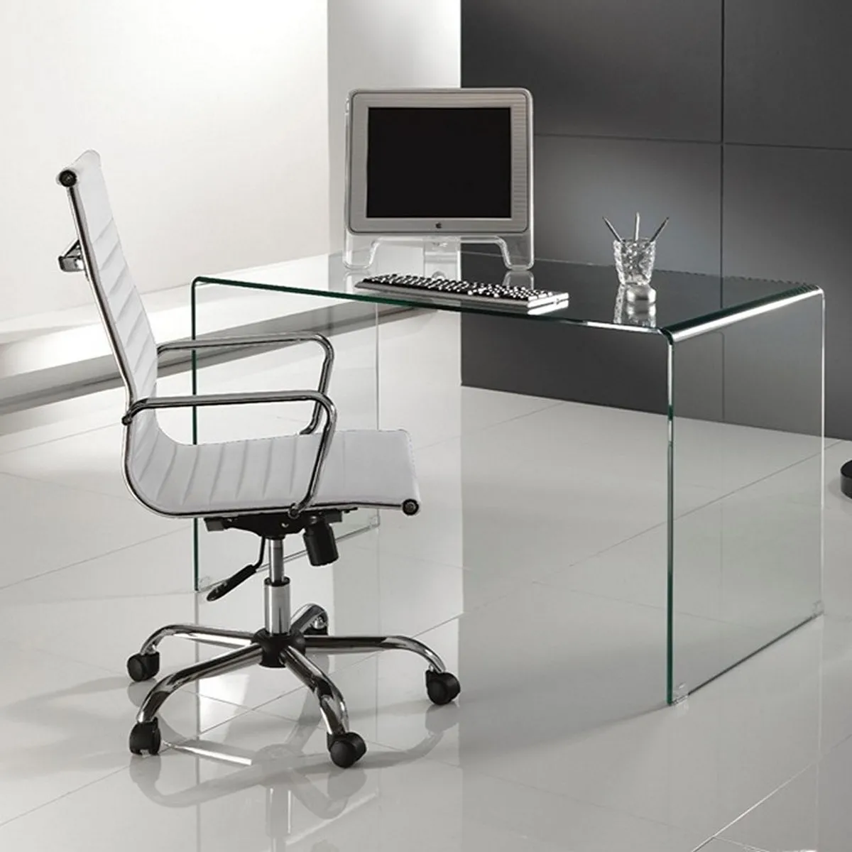 Scrivania Bend Tomasucci in vetro curvato con sedia da ufficio