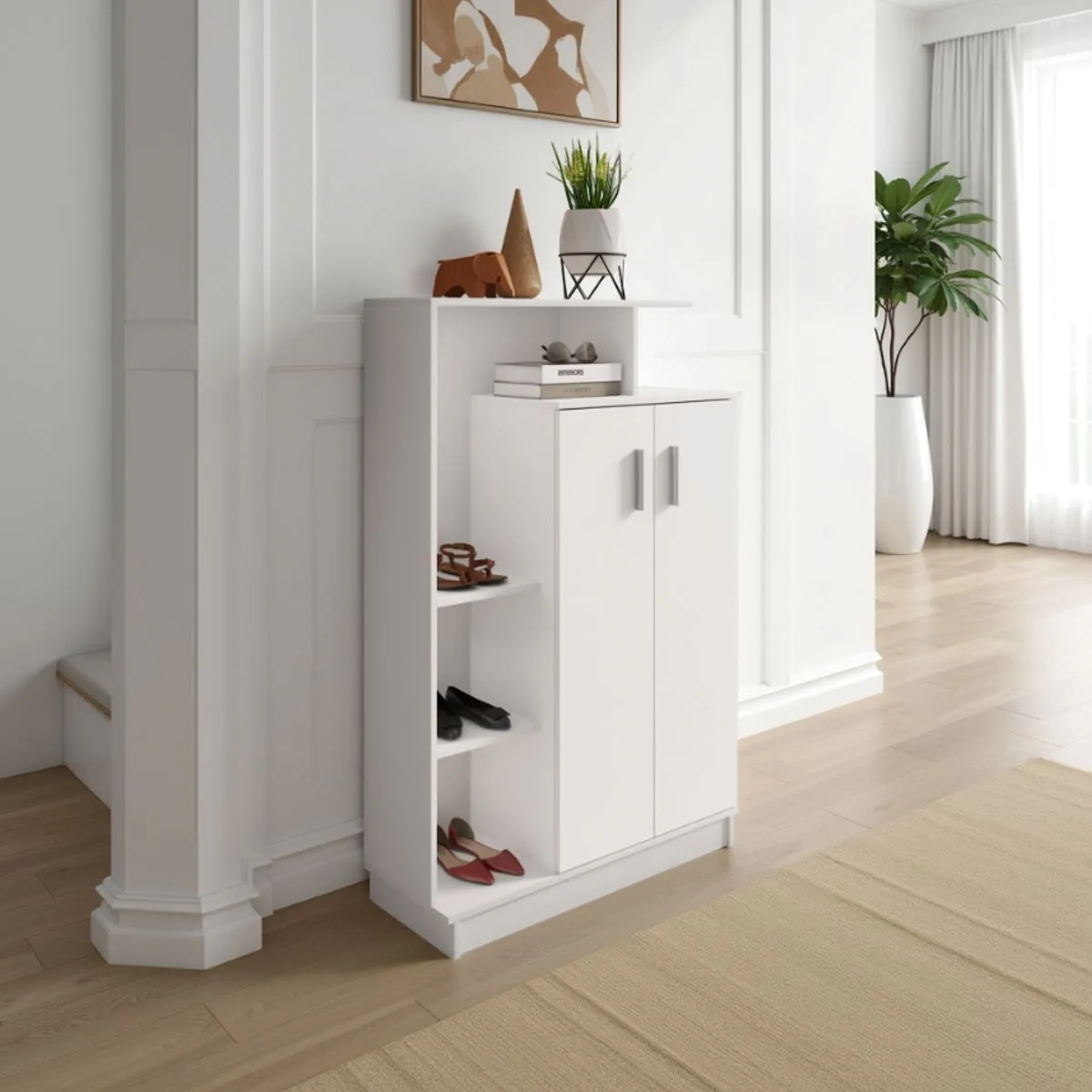 Scarpiera libreria Petra Tomasucci in larice bianco con scarpe sui ripiani