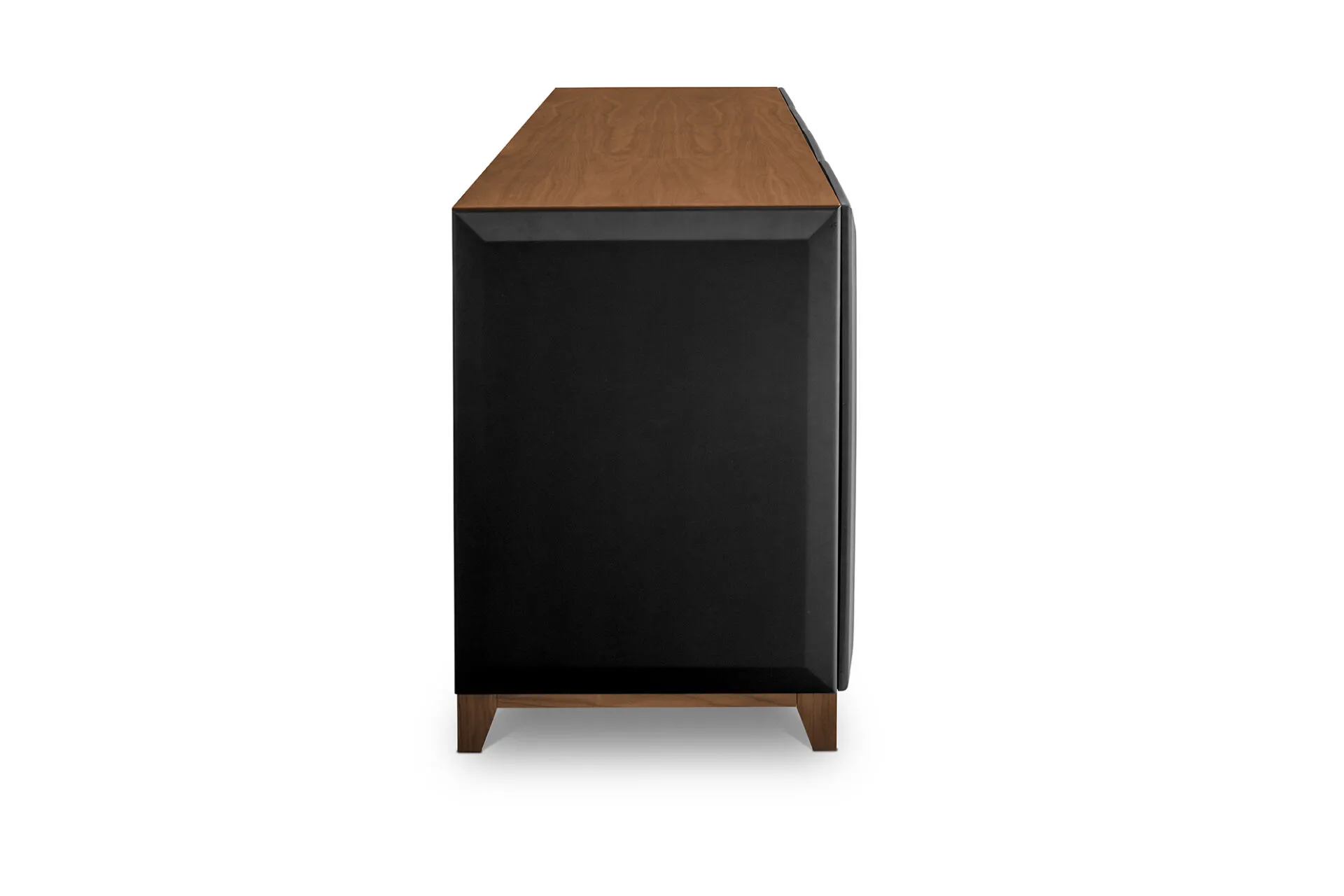 Fianco della credenza Tosato 23.206 con top e basamento in noce canaletto