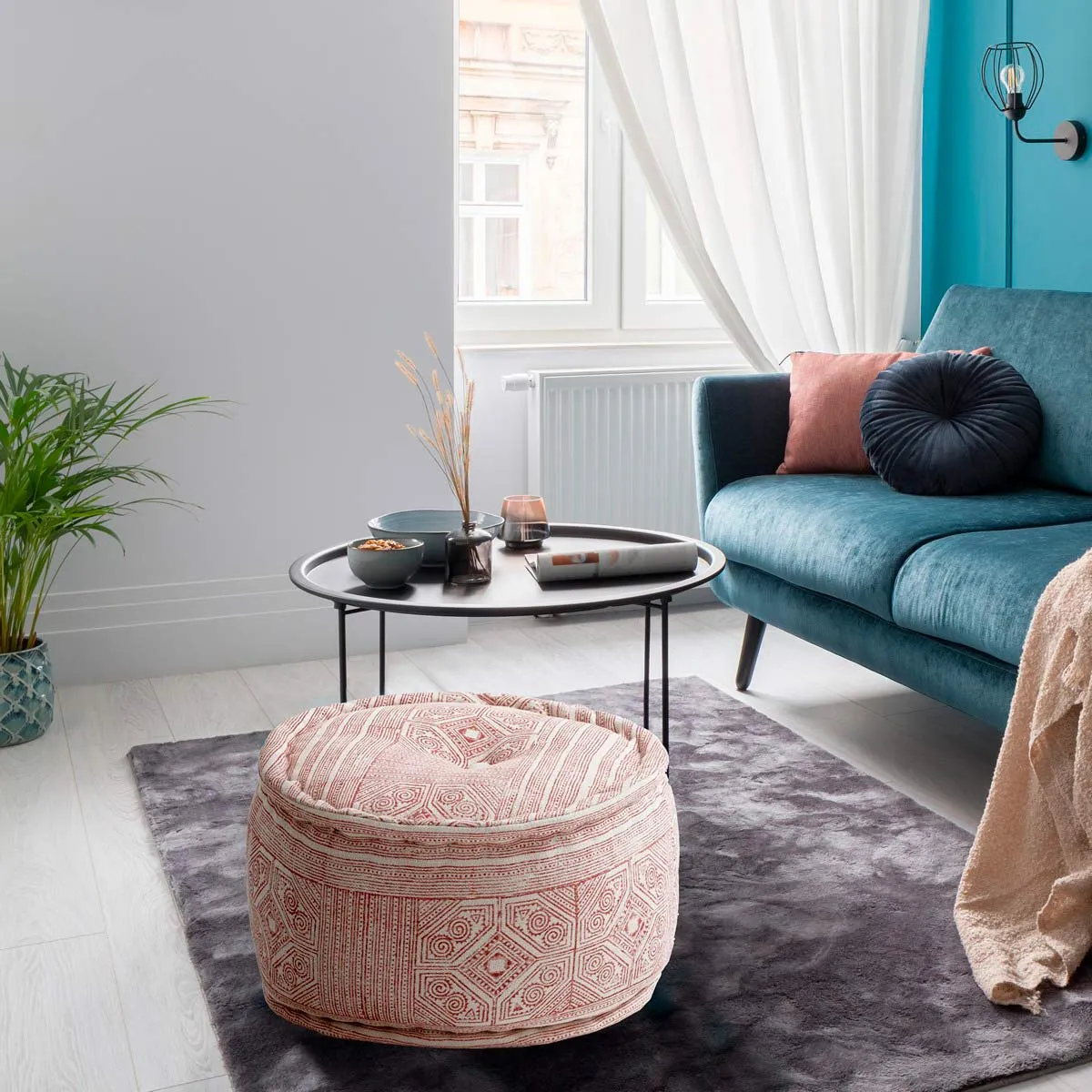 Pouf Arae Tomasucci rosa in soggiorno