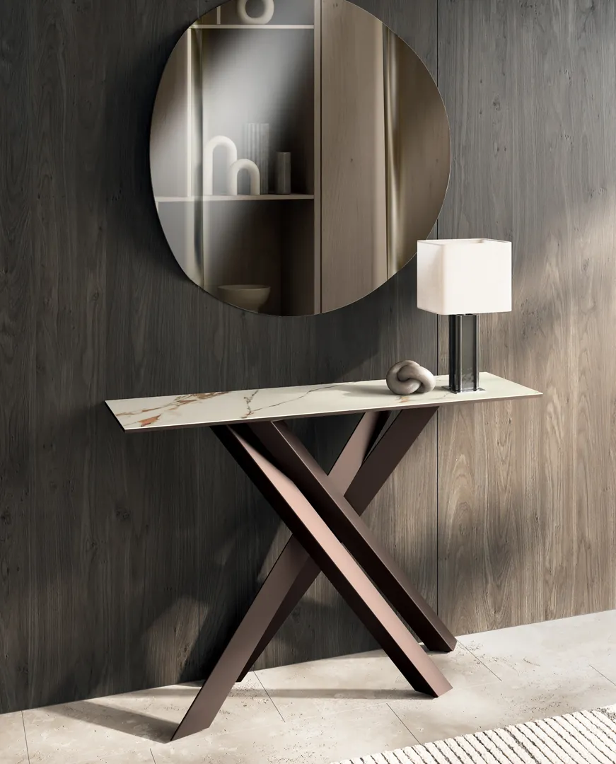 Consolle Xenia Stones Calacatta Borghini con base bronzo e lampada da tavolo