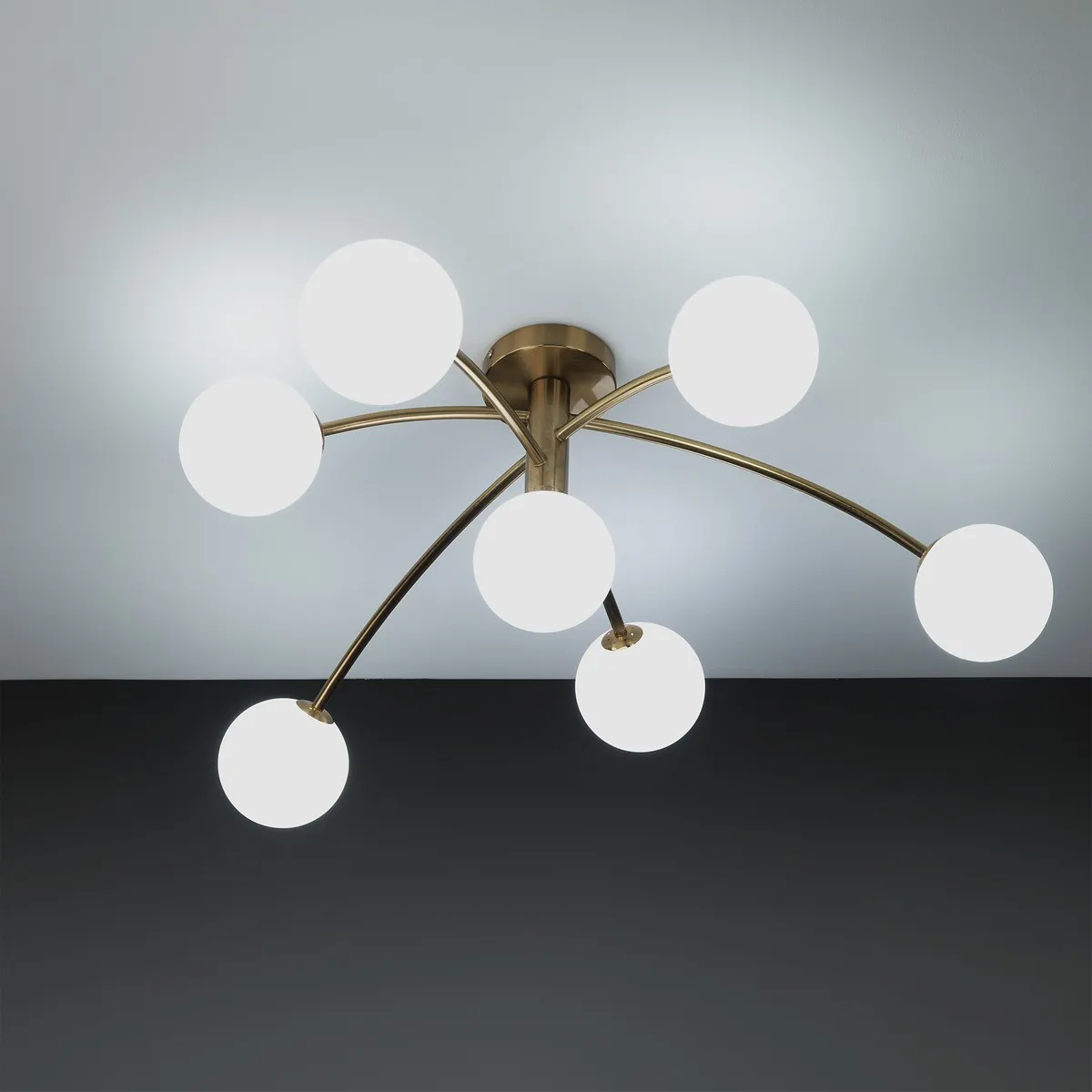 Lampadario Arches Tomasucci con sfere bianche
