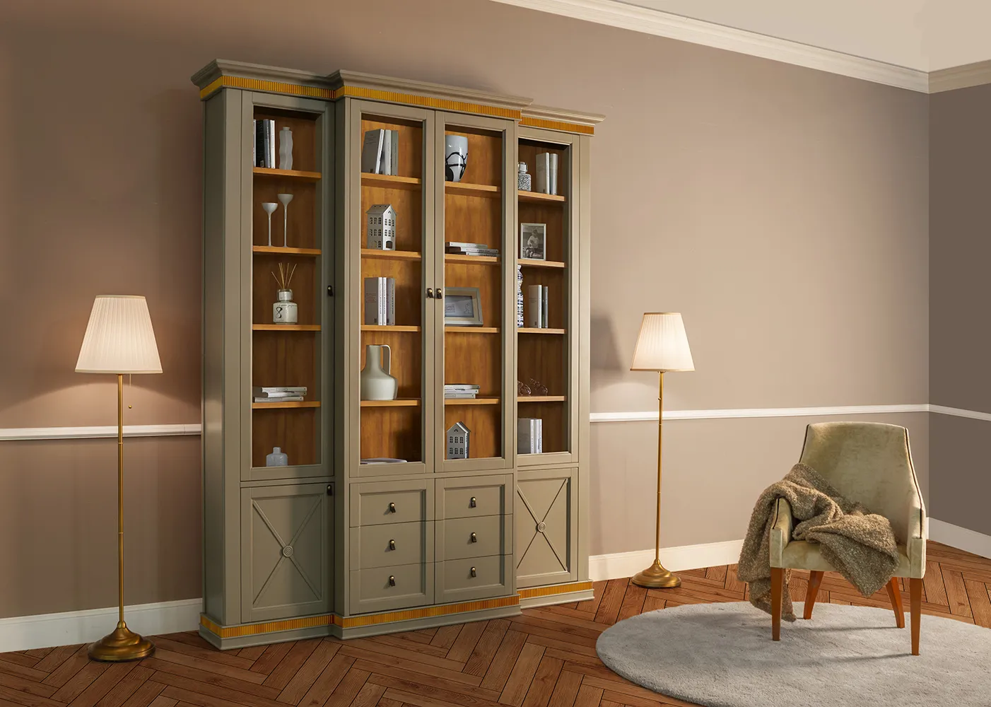 Libreria da studio Tosato 60.39 color salvia con ante a vetro, in un soggiorno con poltrona e lampade da terra