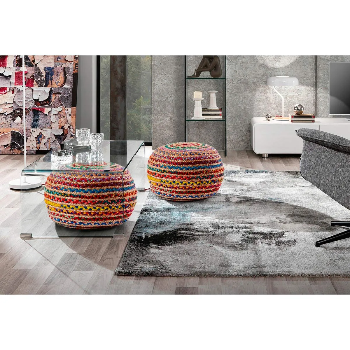 Pouf Rainbow Tomasucci in un soggiorno