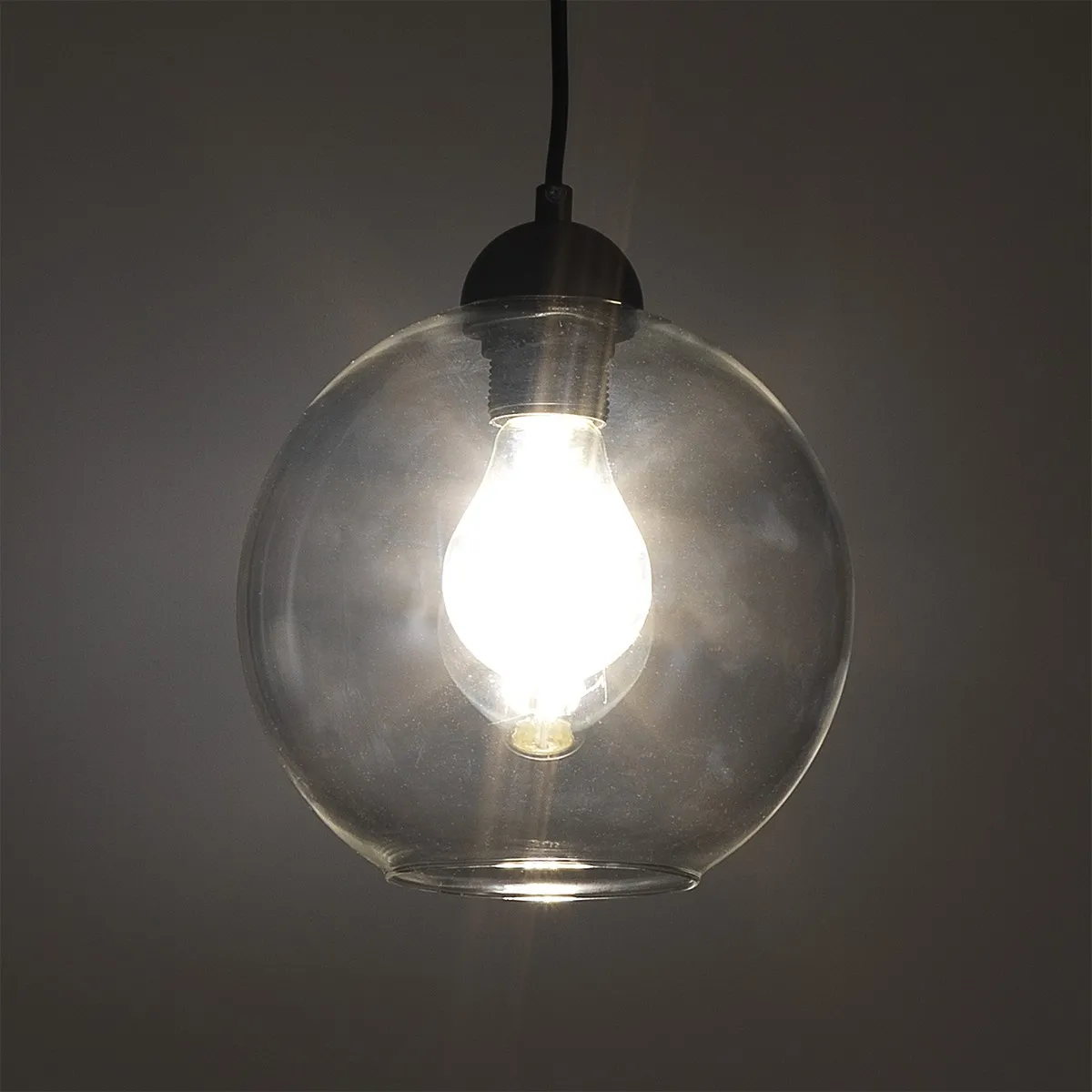 Lampadario Globe Tomasucci acceso
