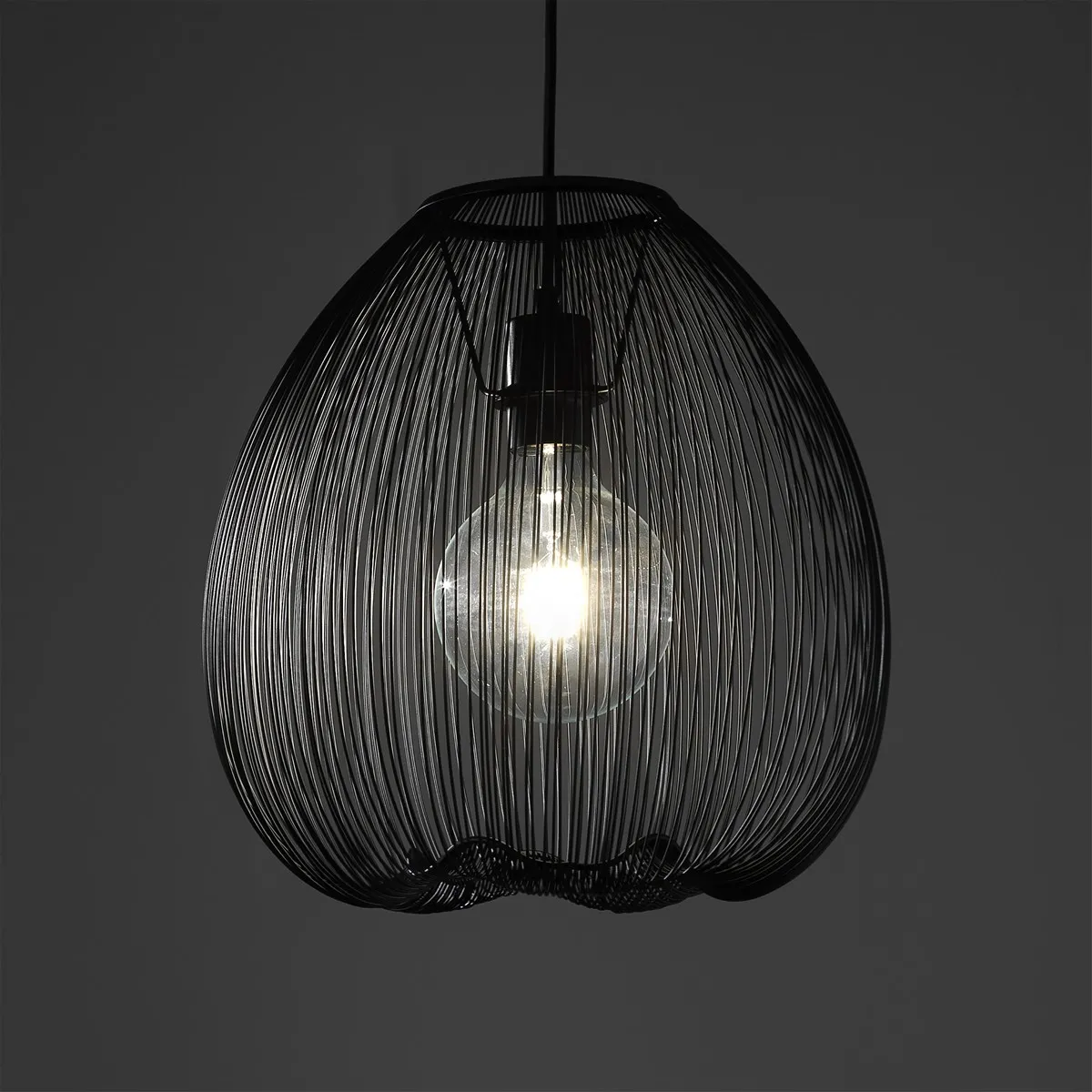Lampadario Arcon Tomasucci acceso al buio