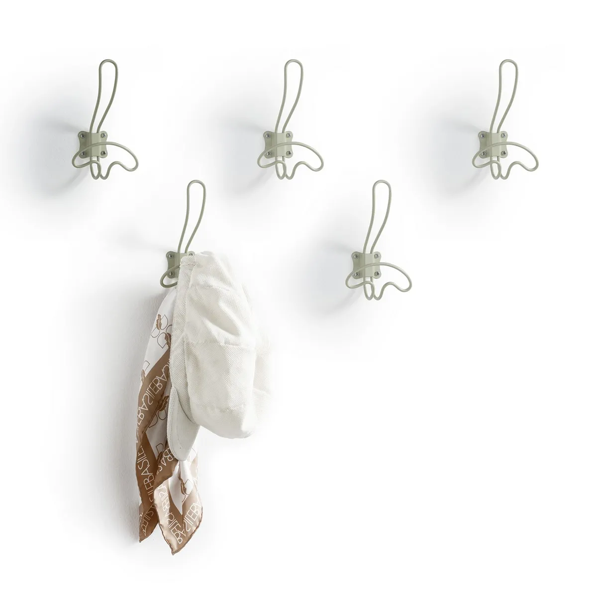 Ganci Smilly Tomasucci in fila con borse