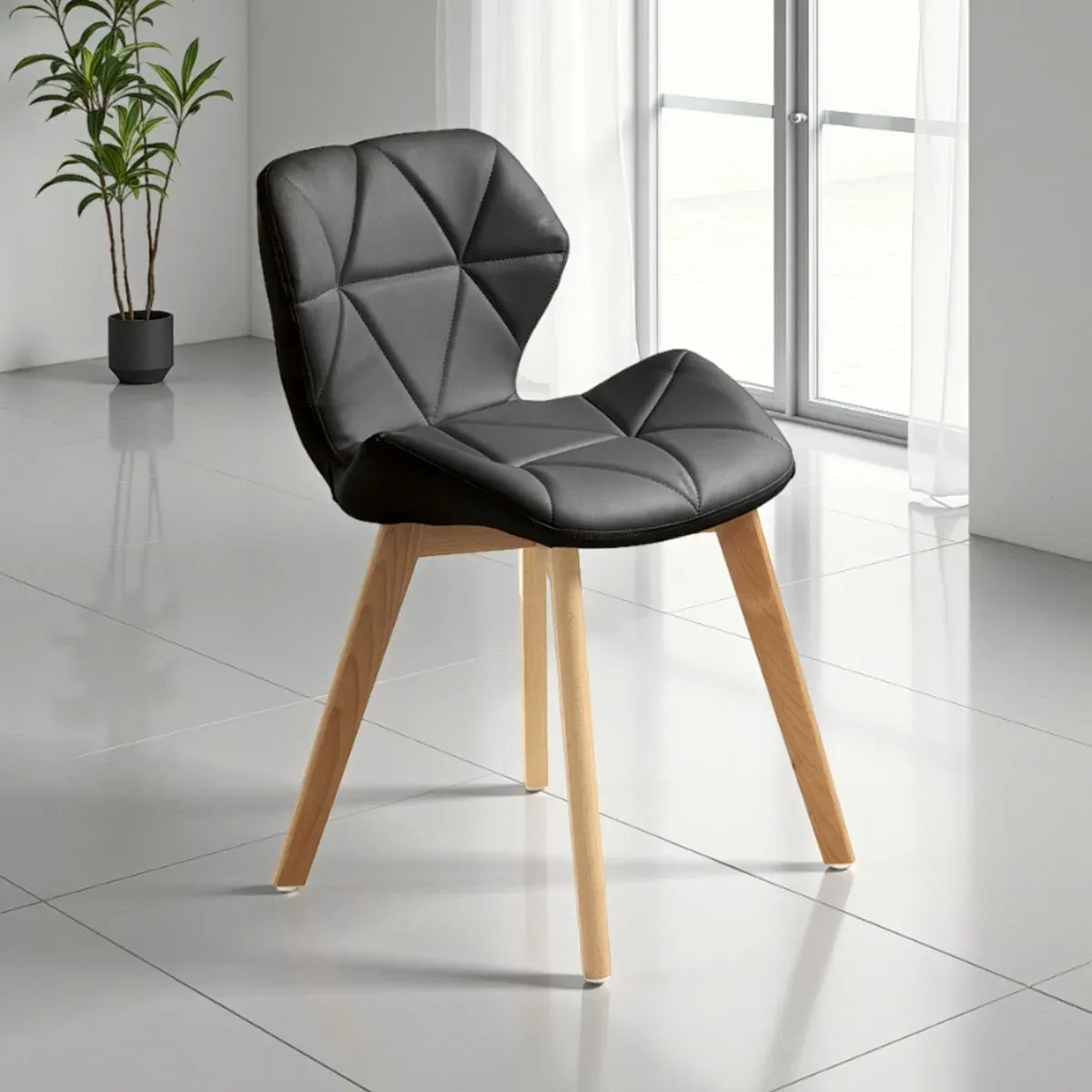 Sedia New Kemia Black Tomasucci nera con gambe rovere