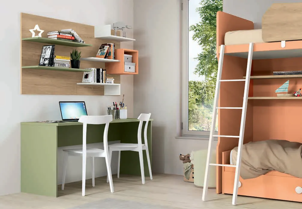 Cameretta Volo Colombini con letto a castello arancio, scaletta e scrivania verde per due