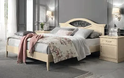 Letto Elisabeth Arcadia Colombini con testata ad arco e inserto in metallo decorato, gambe tornite