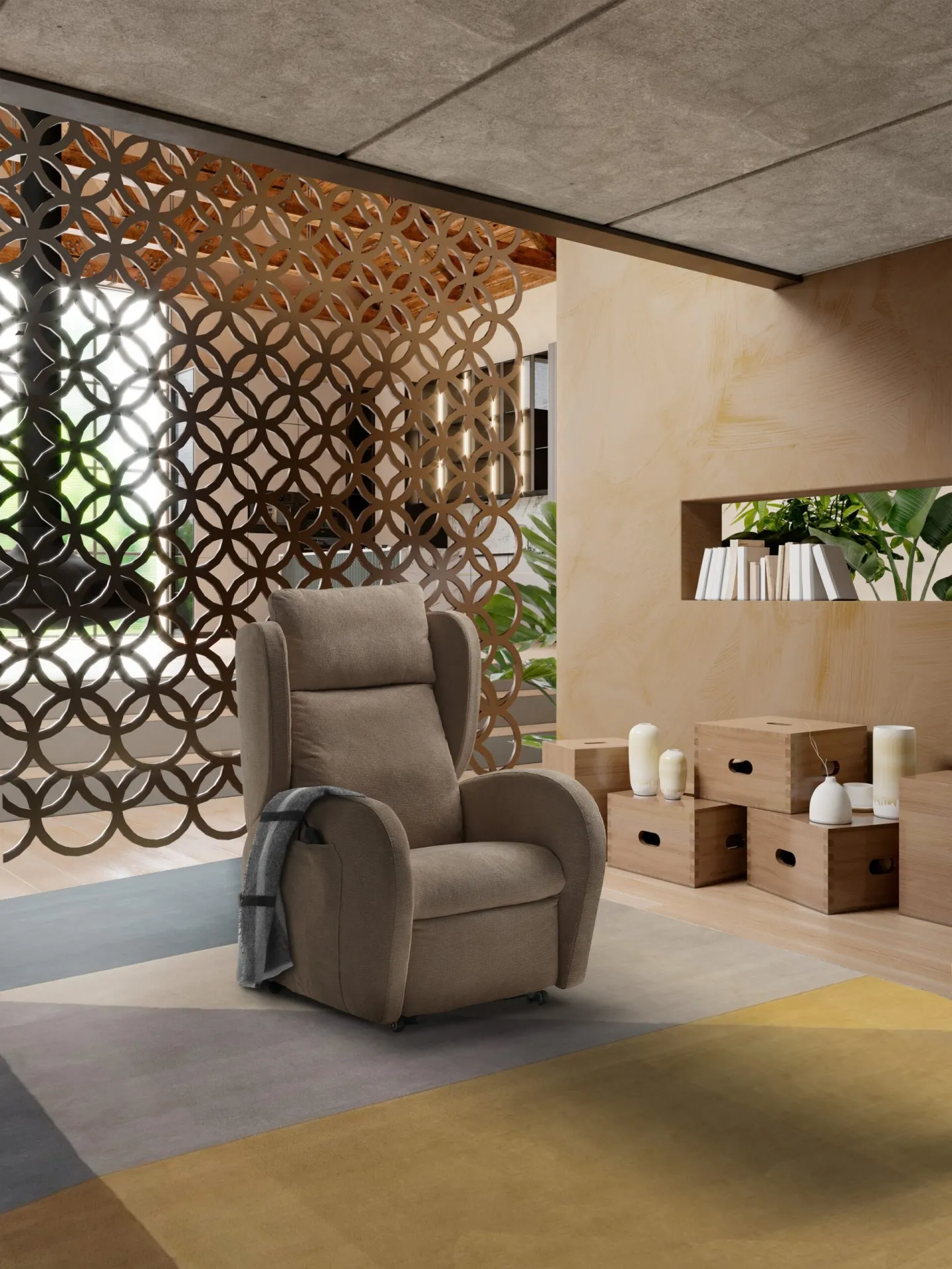 Poltrona relax alzapersona Carla Il Benessere marrone in un ambiente con paravento traforato
