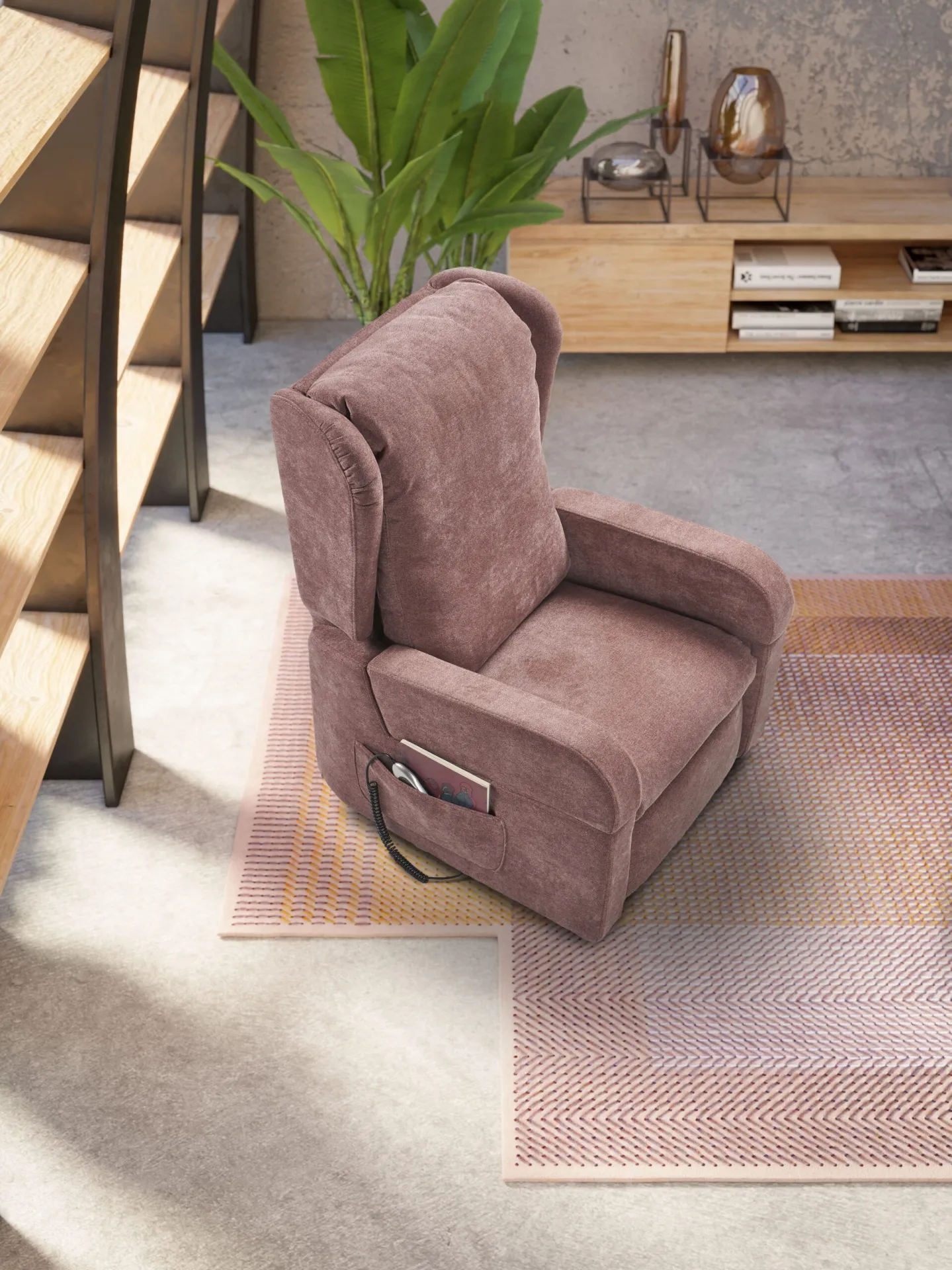 Poltrona relax alzapersona Dora Il Benessere color malva su un tappeto
