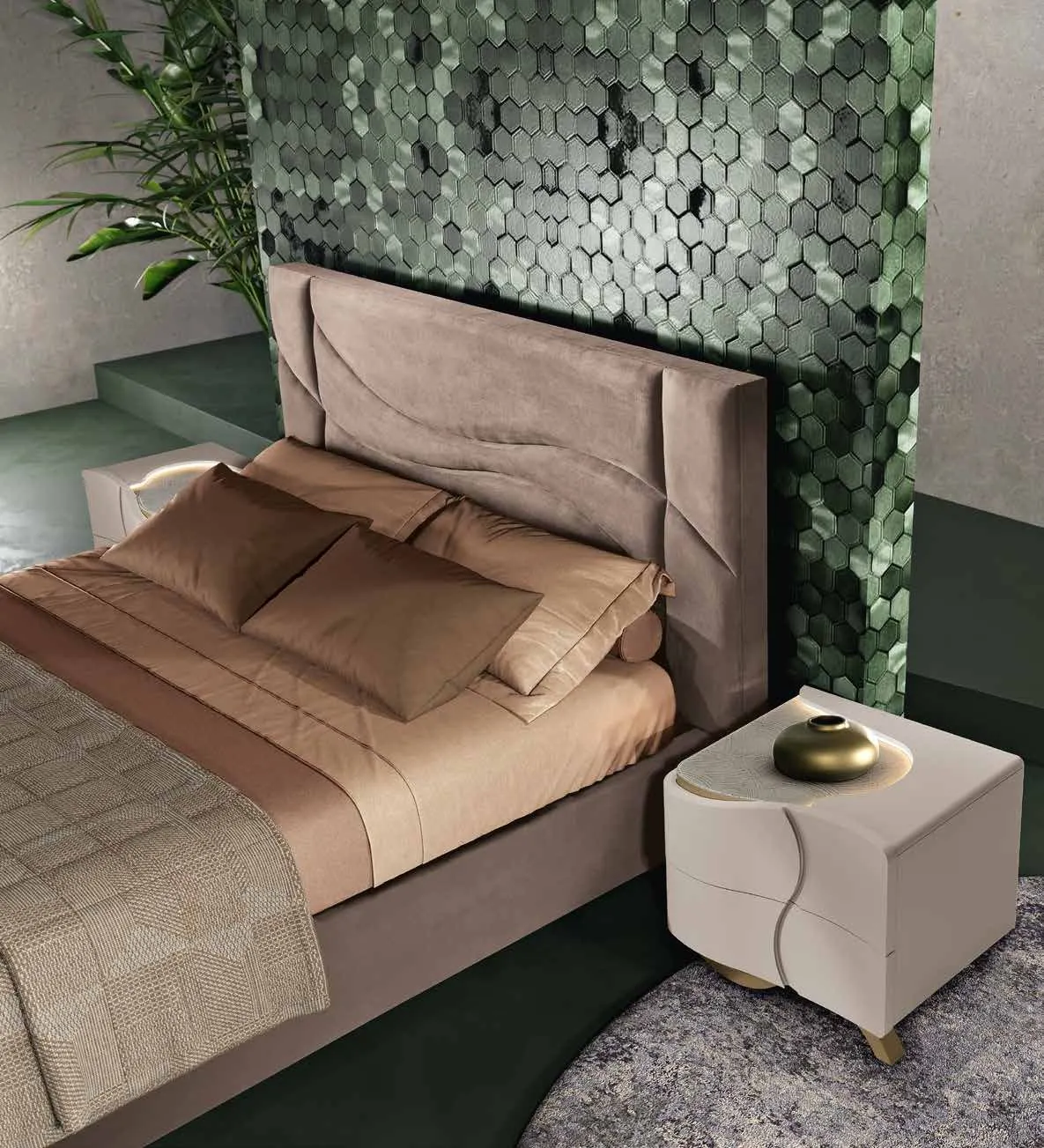 Letto Ophelia Saber con comodino a cassetti curvi