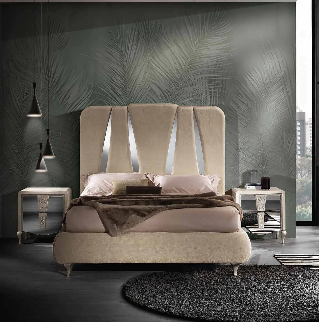 Camera da letto Chanel Saber con letto in velluto e testiera a specchi