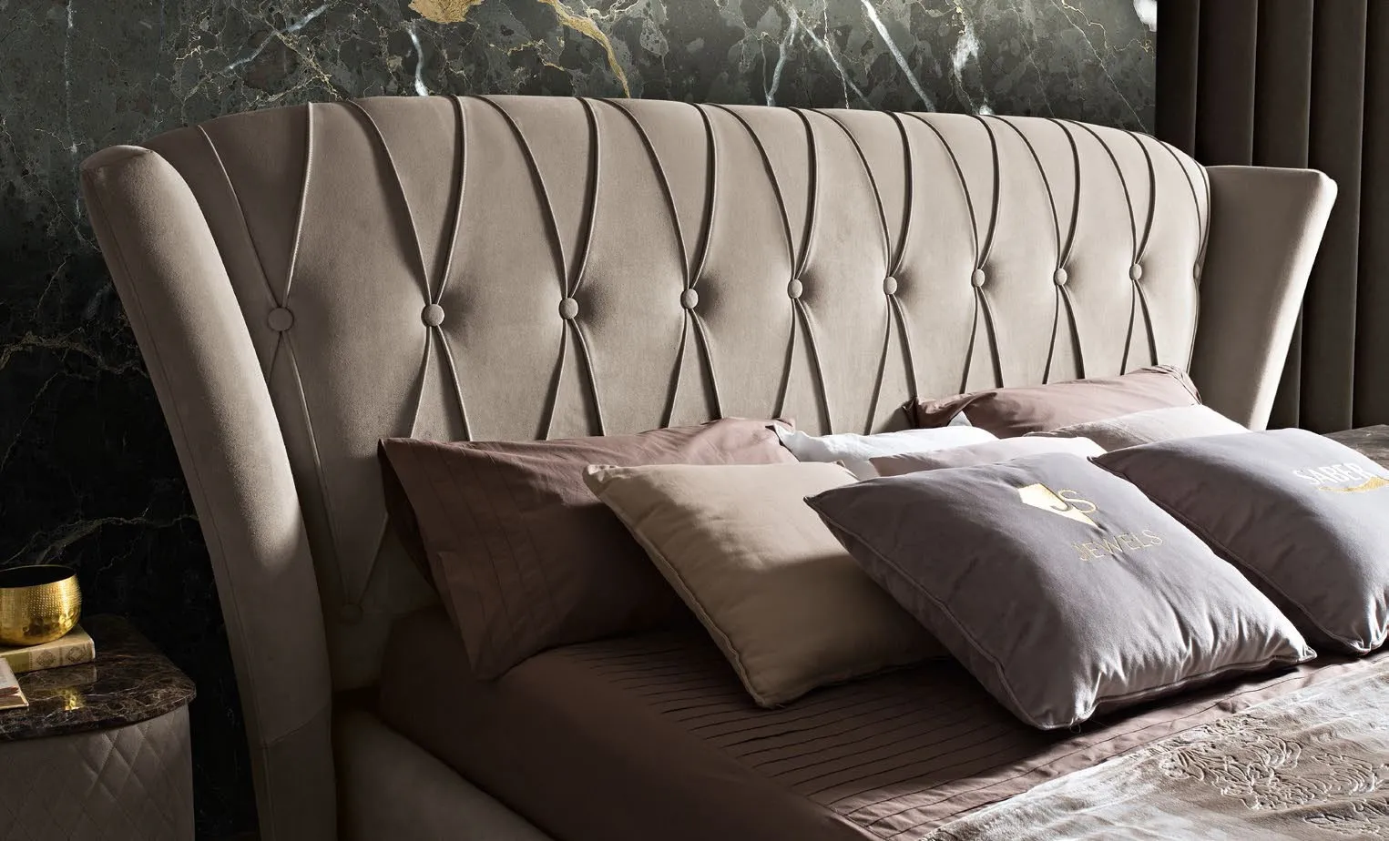 Letto Jade Saber Jewels con testiera trapuntata a rombi