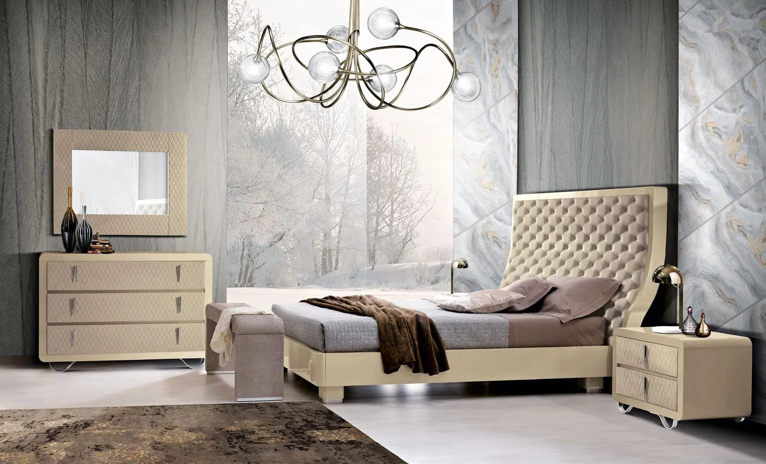Letto Royale Saber Jewels con testiera capitonné e lampadario