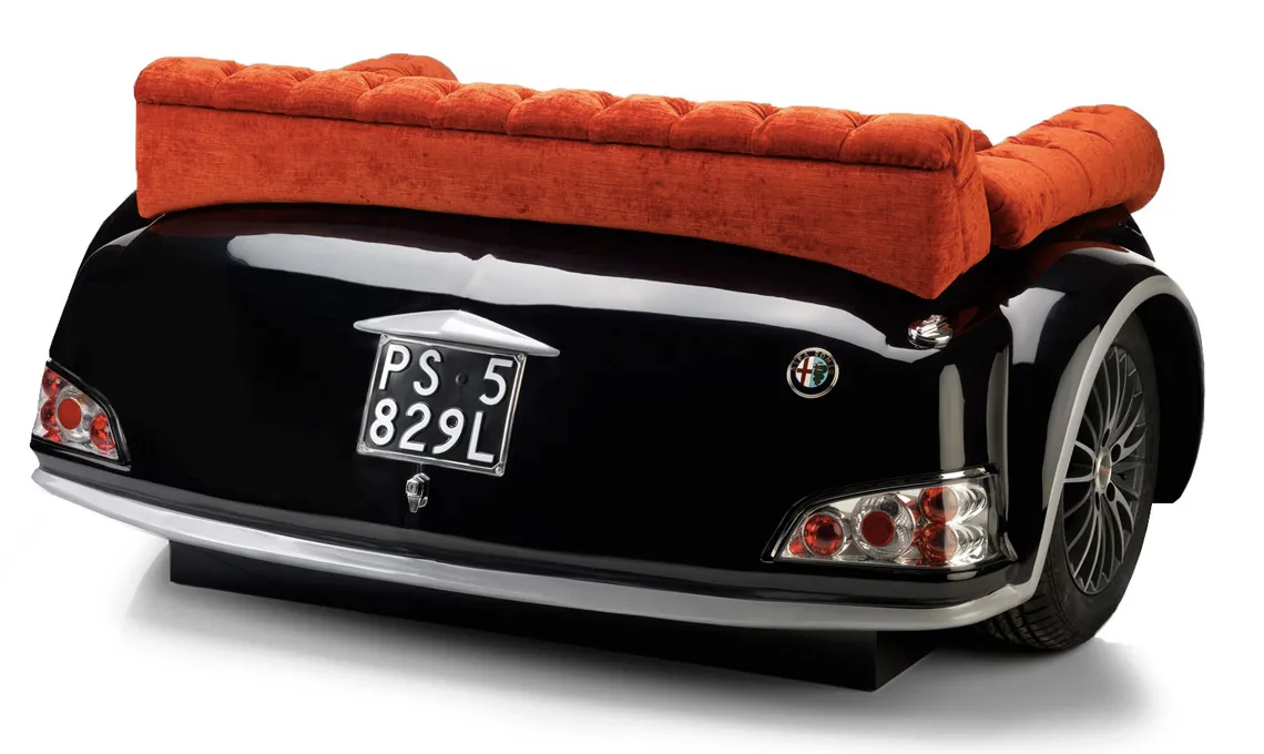 Retro della panca Marylin Domingo con carrozzeria nera