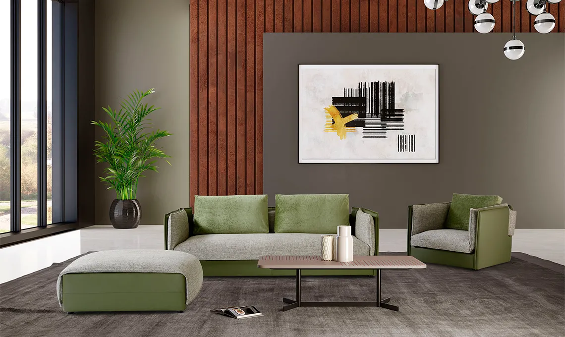 Composizione Foy Domingo verde con pouf in un soggiorno con parete in legno