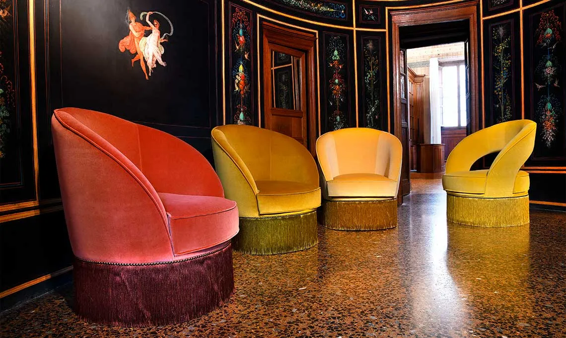 Poltroncine Dione Domingo arancio e gialle con frangia