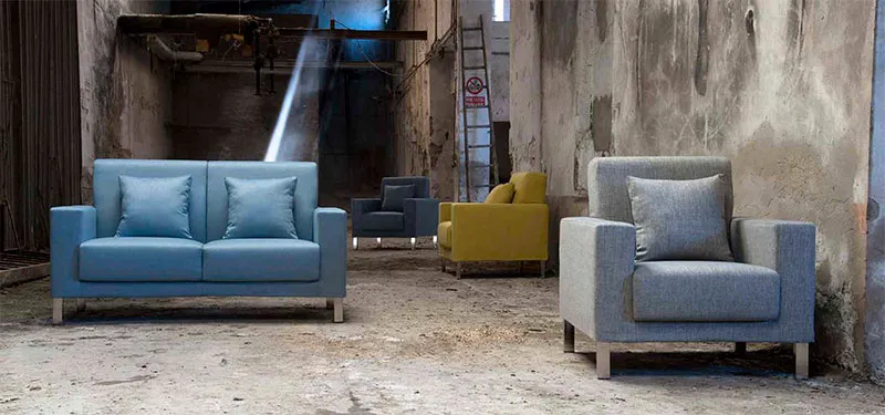 Poltrone e divano Cucciolo Domingo in un loft