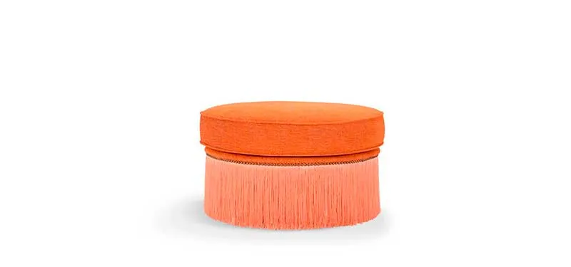 Pouf Dione Domingo arancio su fondo bianco