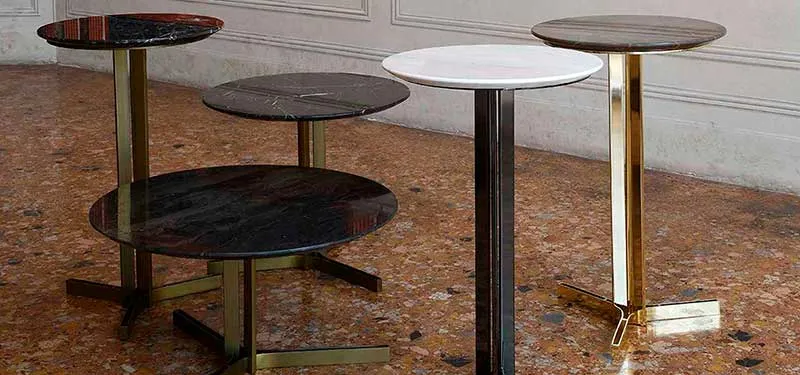 Tavolini Ceo Domingo in marmo scuro con base dorata