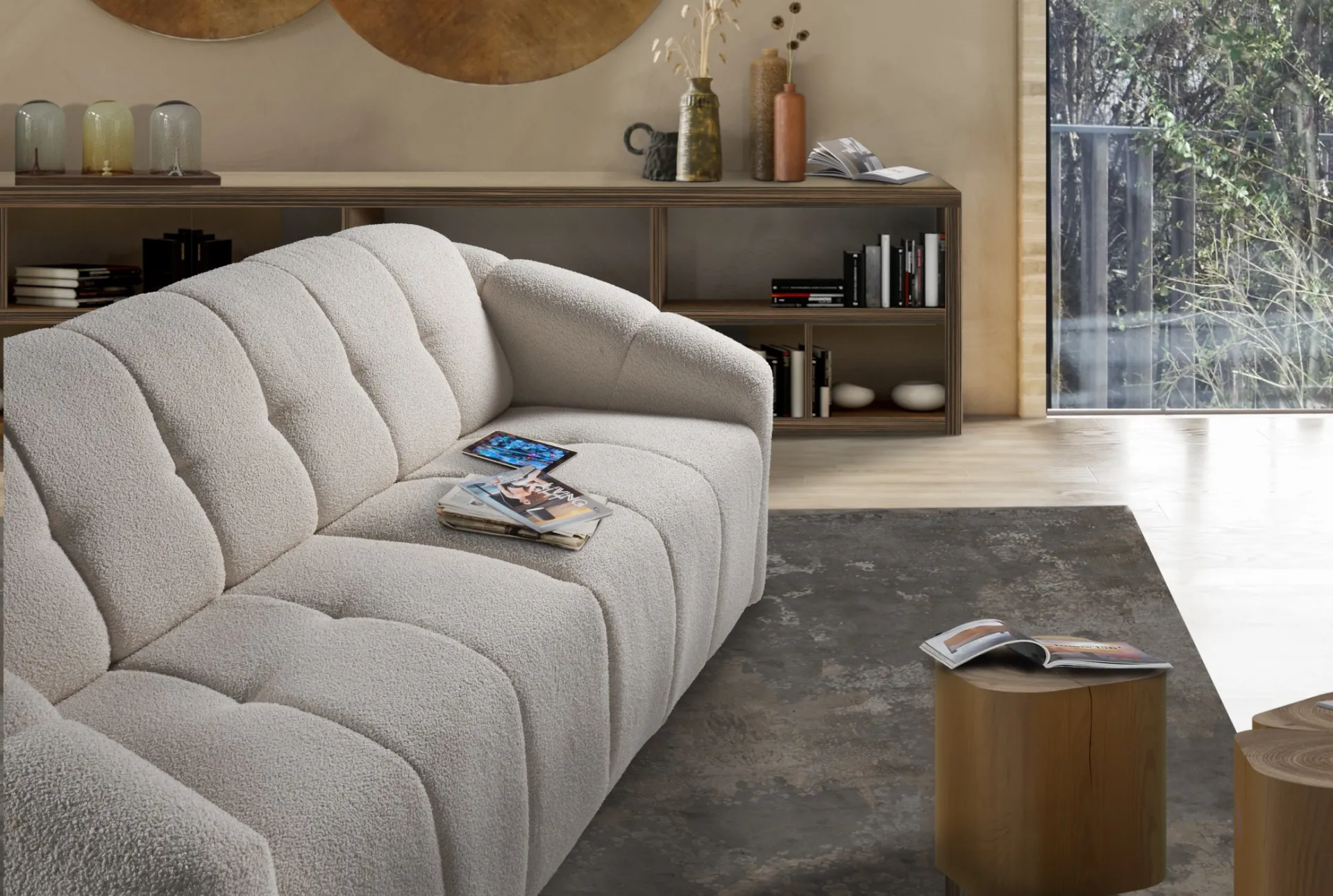 Divano letto Vigo Il Benessere bianco latte in un soggiorno con libreria