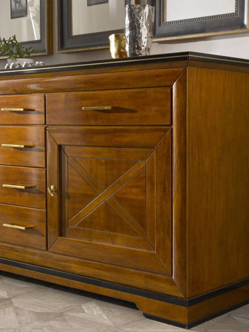 Anta intarsiata e cassetti della credenza 23.203 Tosato vista di tre quarti