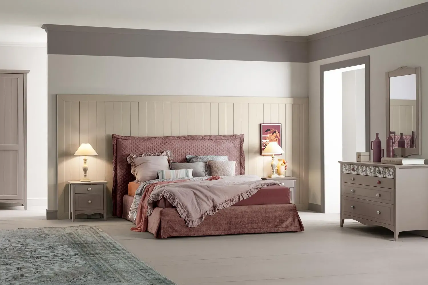Camera da letto Romantic Morfeo Callesella con letto imbottito rosa antico e mobili tortora