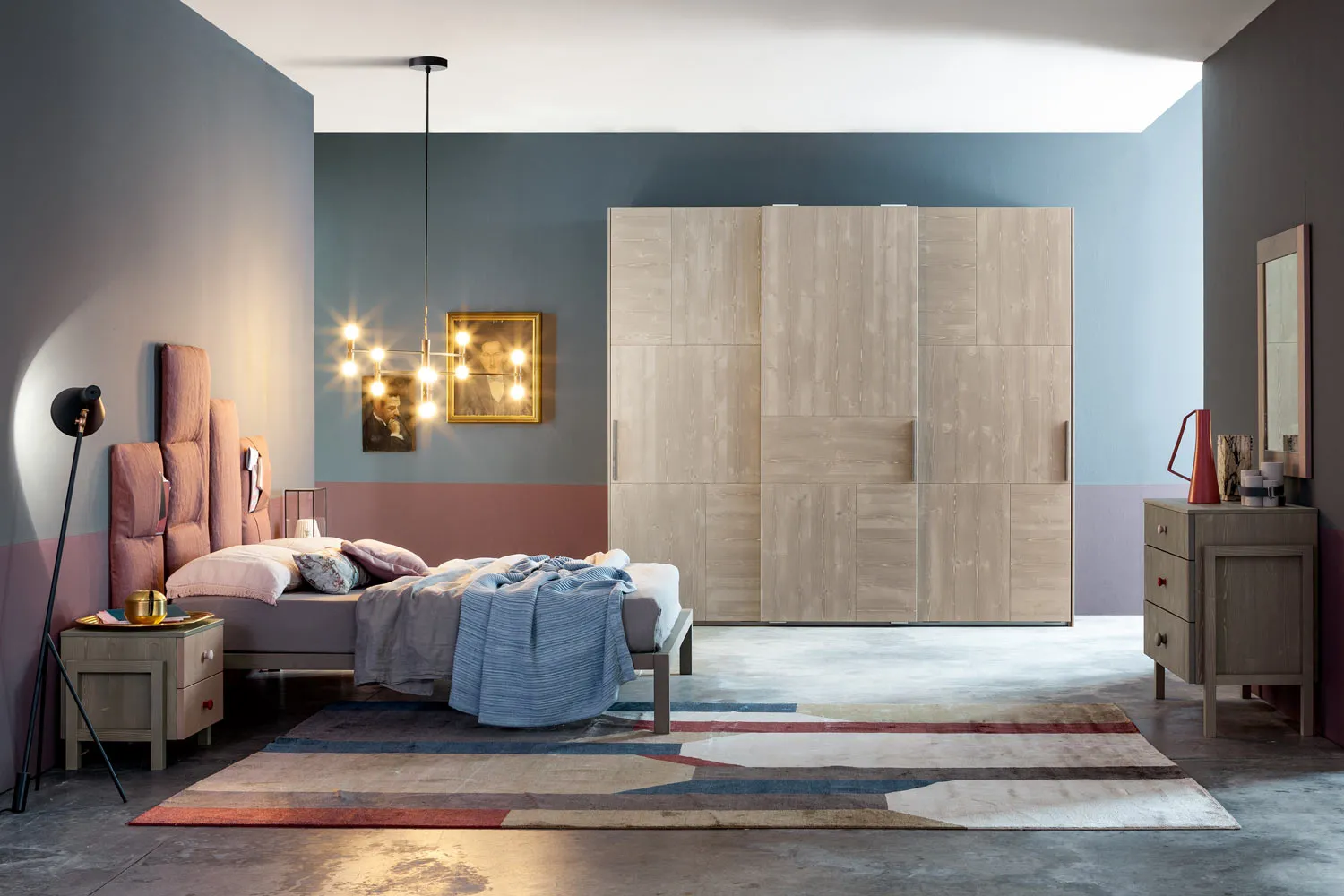 Camera da letto Urban Time Indio Callesella con armadio Tetris in legno e letto con testiera a pannelli