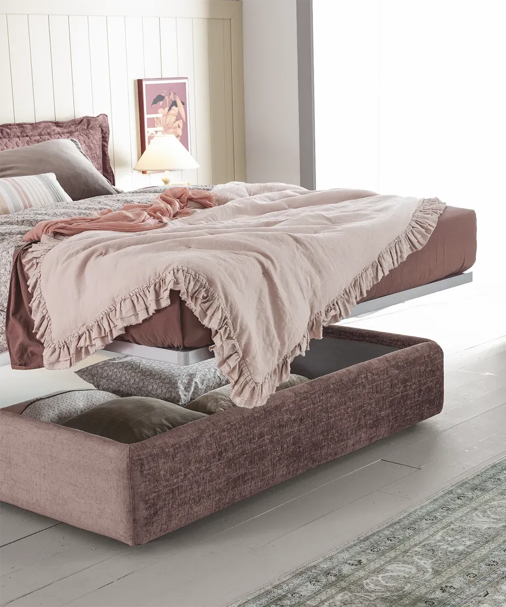 Letto Morfeo Callesella con contenitore aperto sotto il materasso