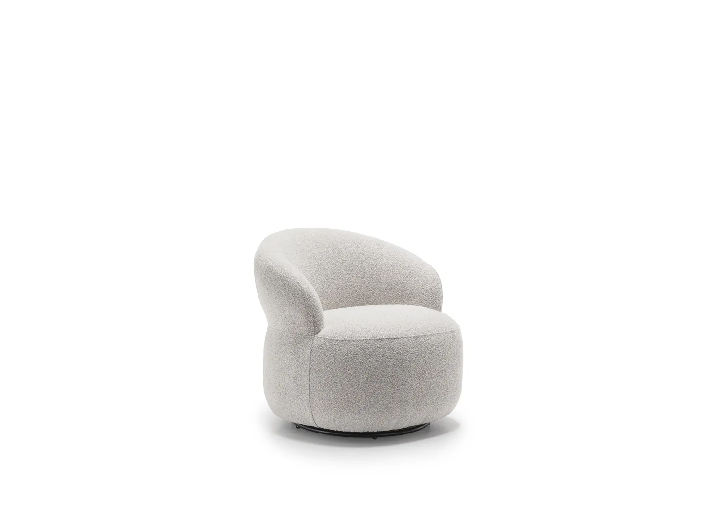 Poltrona girevole Julep Stones in bouclé grigio chiaro su fondo bianco