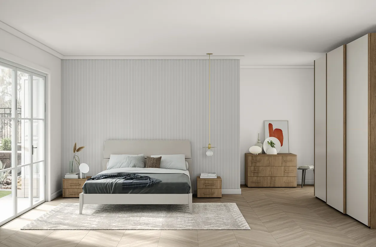 Letto con testata Bent Colombini color sabbia davanti a una parete a doghe, con comò in legno