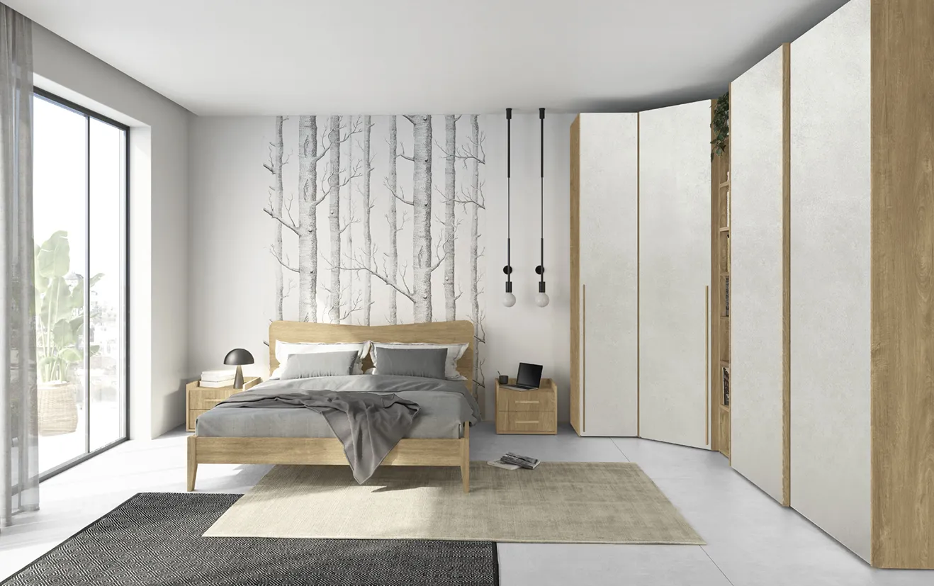 Letto con testata Winner Colombini in legno con bordo ondulato davanti a una carta da parati a betulle