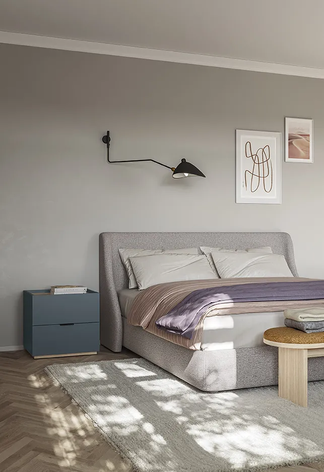 Letto imbottito Snug Colombini grigio melange con testata avvolgente e panca in legno ai piedi