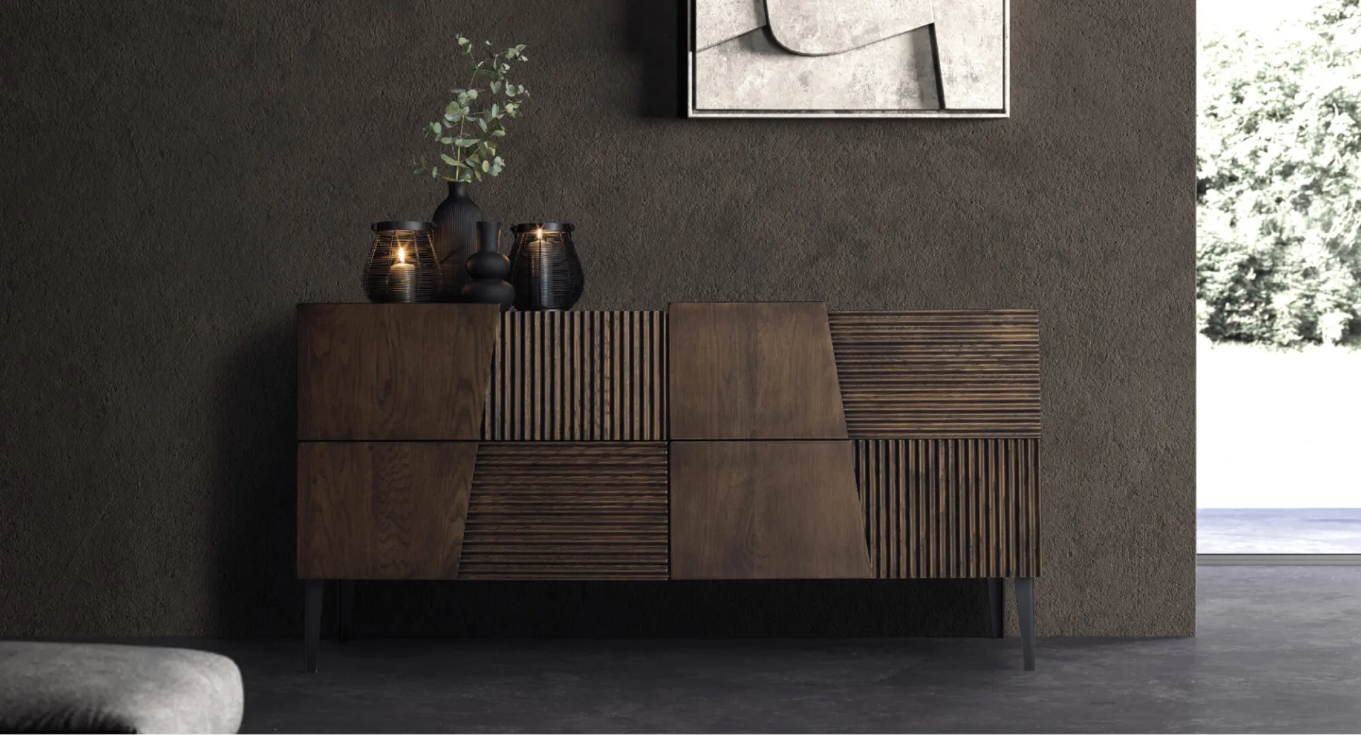 Comò Design Devina Nais a quattro cassetti in rovere scuro con frontali intagliati in diagonale