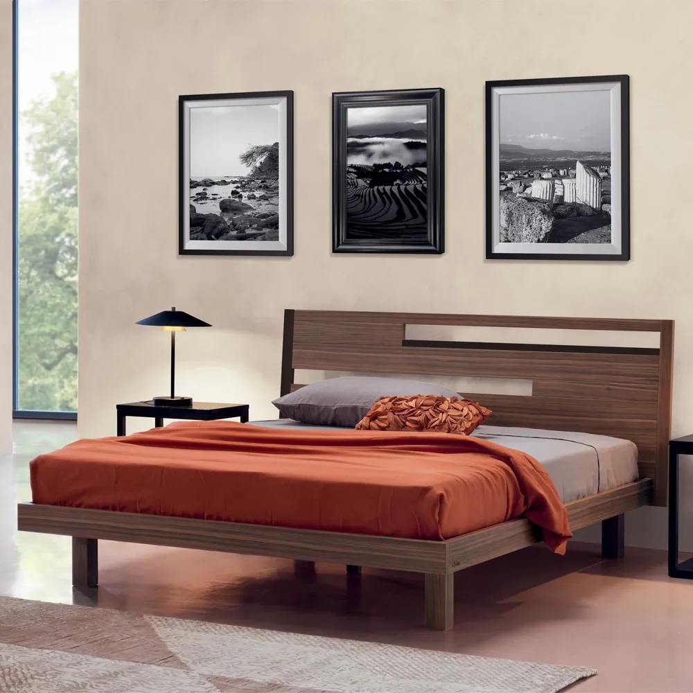 Letto Orizzonte Le Fablier con particolari laccati caffè