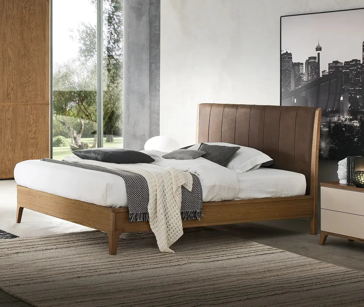 Letto Nirvana Le Fablier in rovere con testata alta imbottita marrone