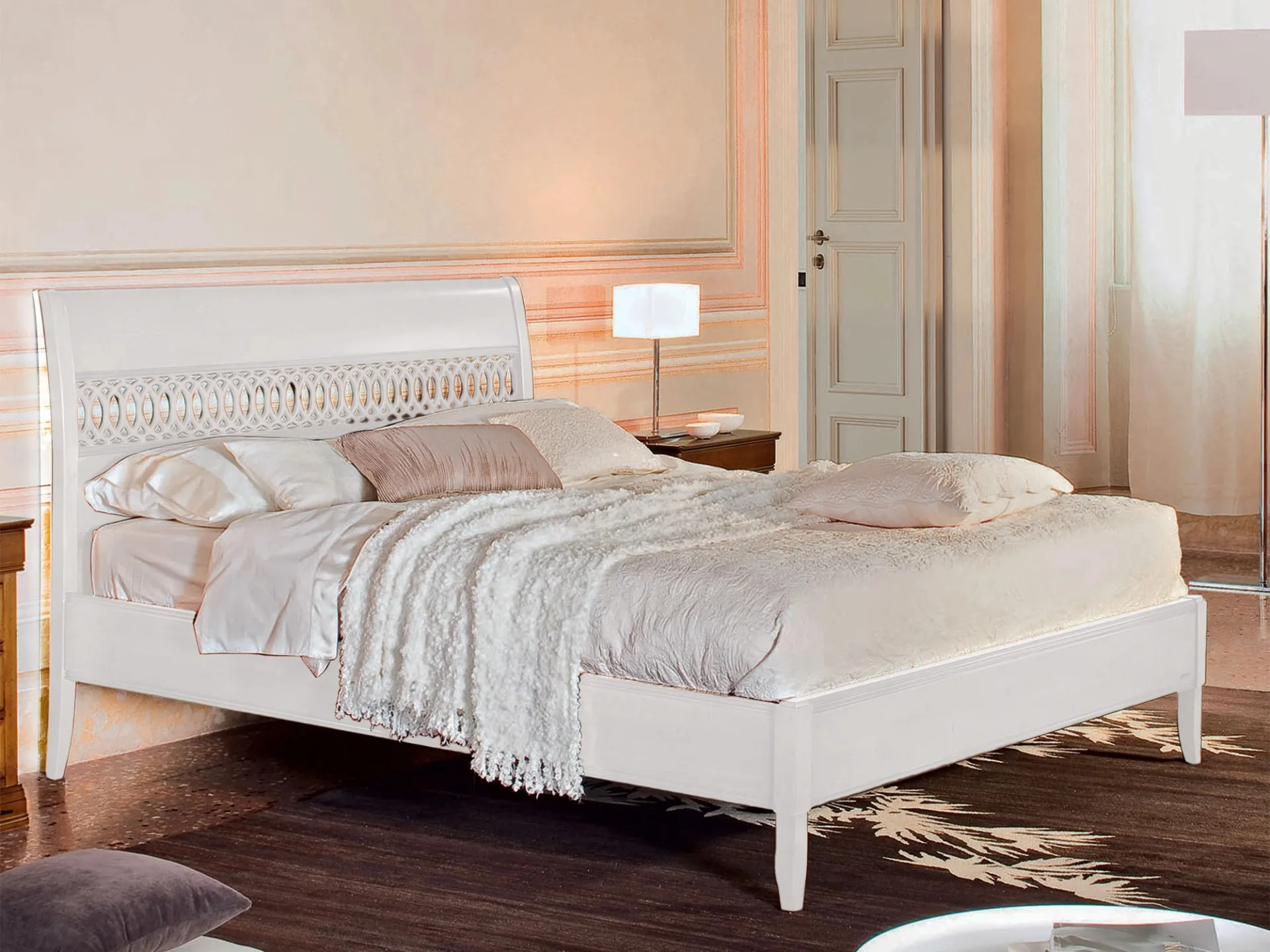 Letto Corallo Le Fablier bianco nella versione giroletto senza pediera