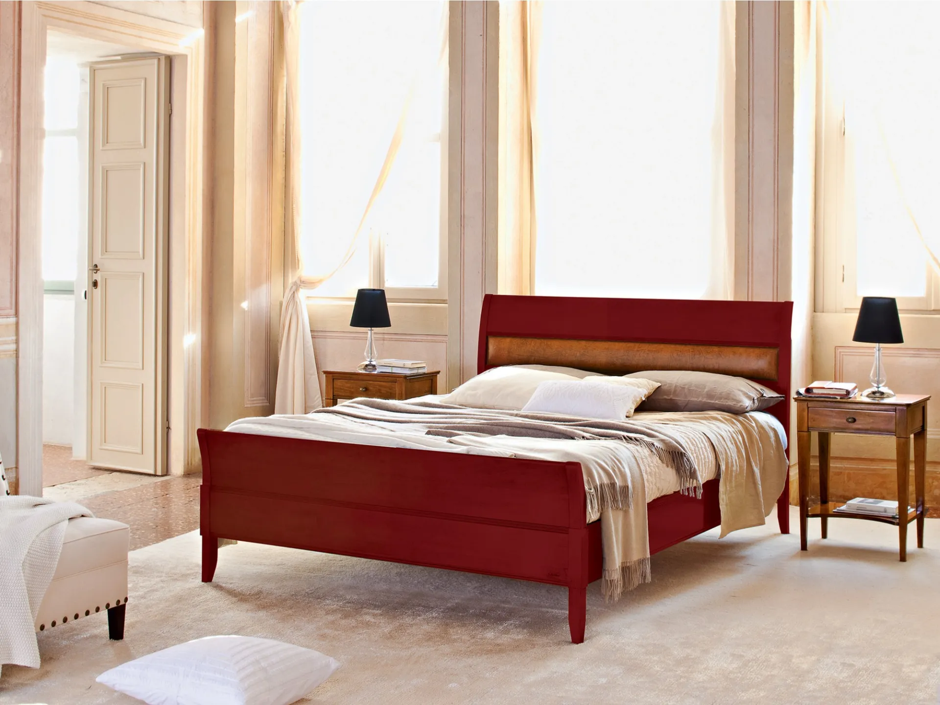 Letto Granato Le Fablier nella finitura rossa con pediera