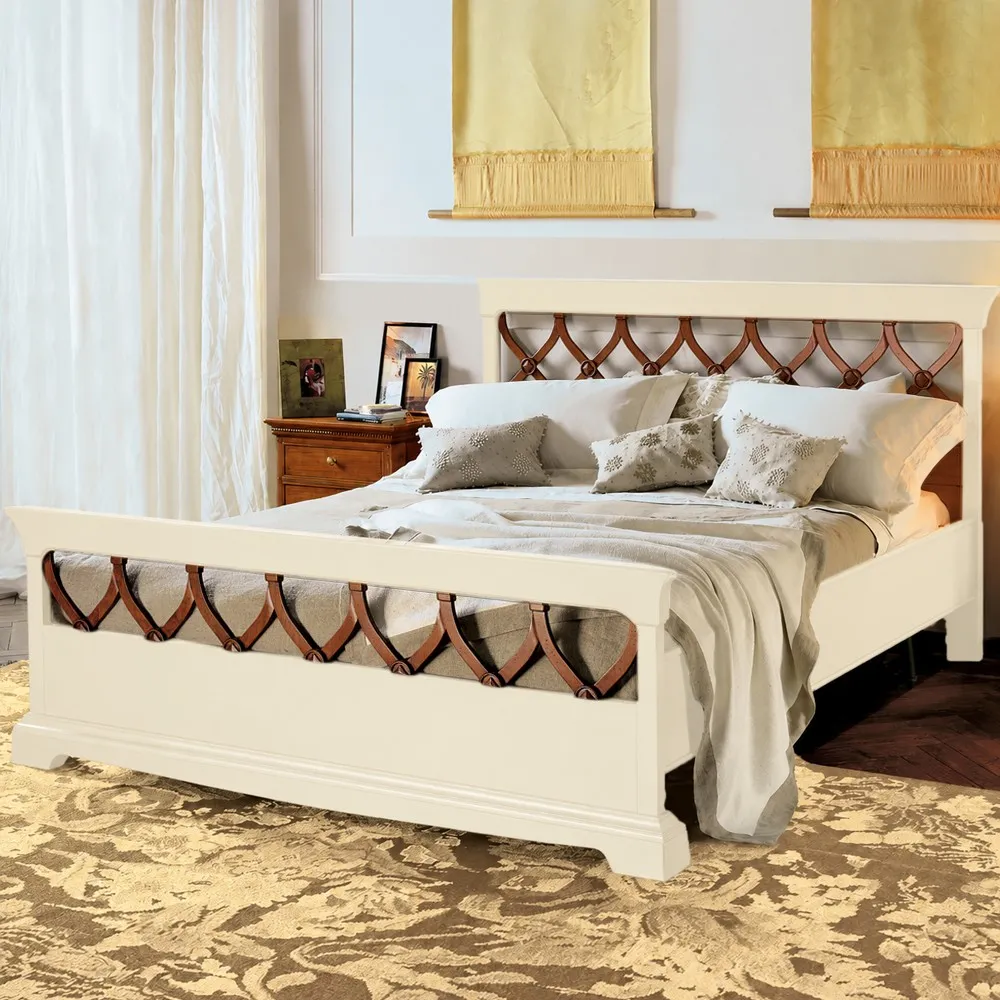 Letto Narciso Le Fablier bicolore con struttura avorio e trafori in legno