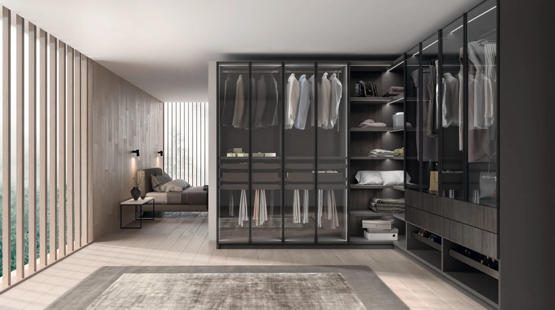 Cabina armadio Walk-in Fluida Scavolini con ante in vetro fumé usata come divisorio davanti alla zona letto