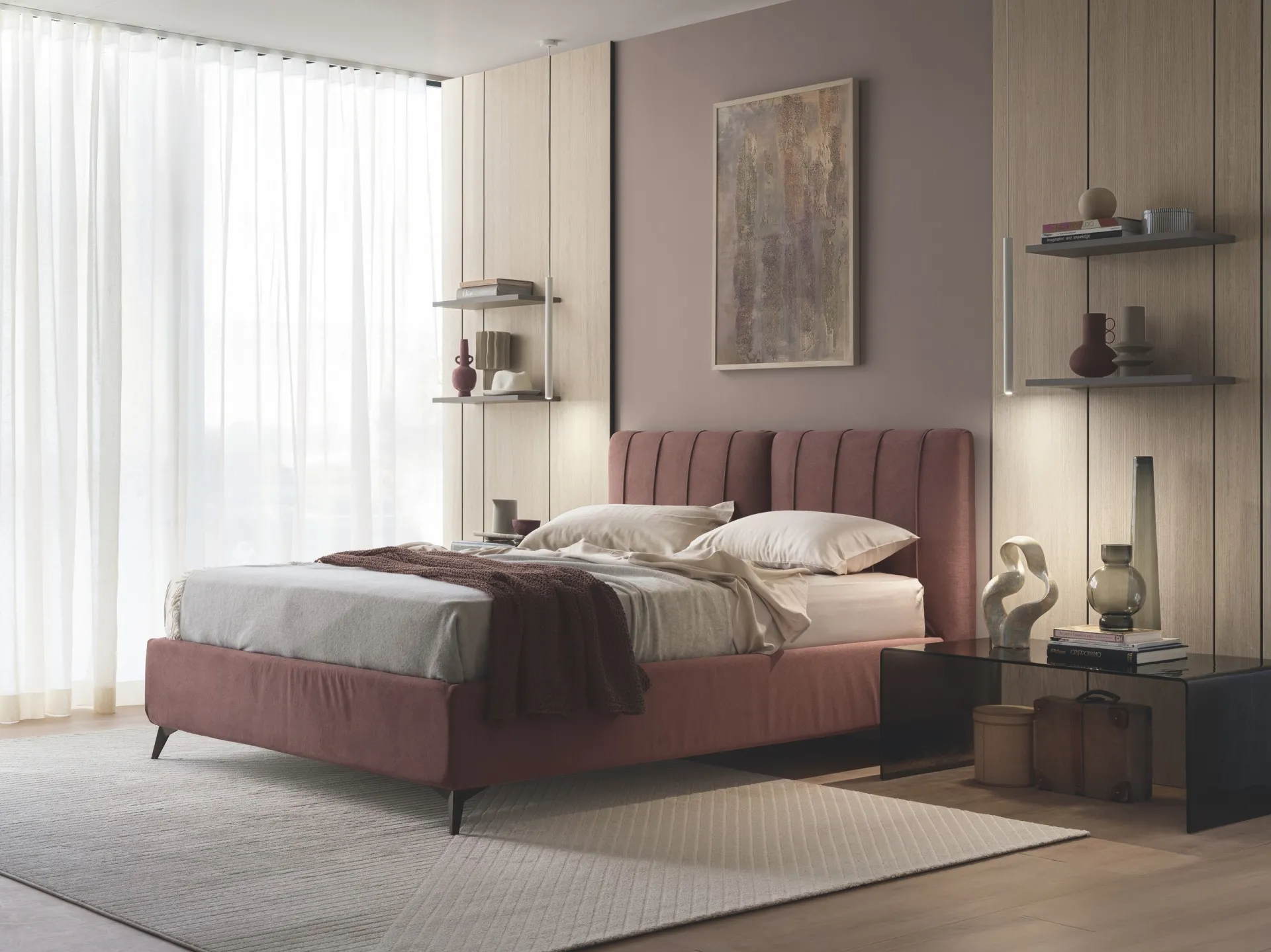 Letto imbottito Goodnight Scavolini modello Olimpia con testata a cordonature verticali in tessuto rosa antico