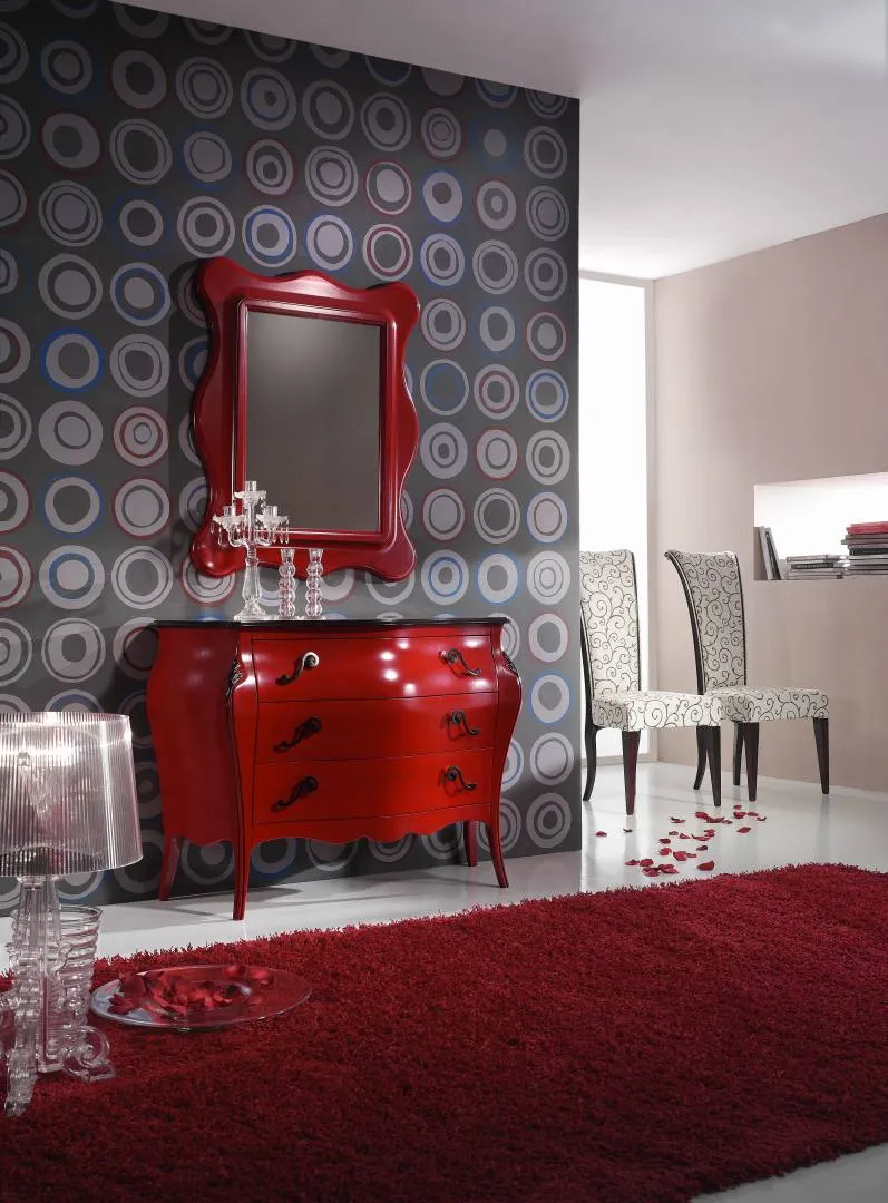 Comoncino bombato Tosato 34.12 laccato rosso con specchiera coordinata e parete a motivi circolari