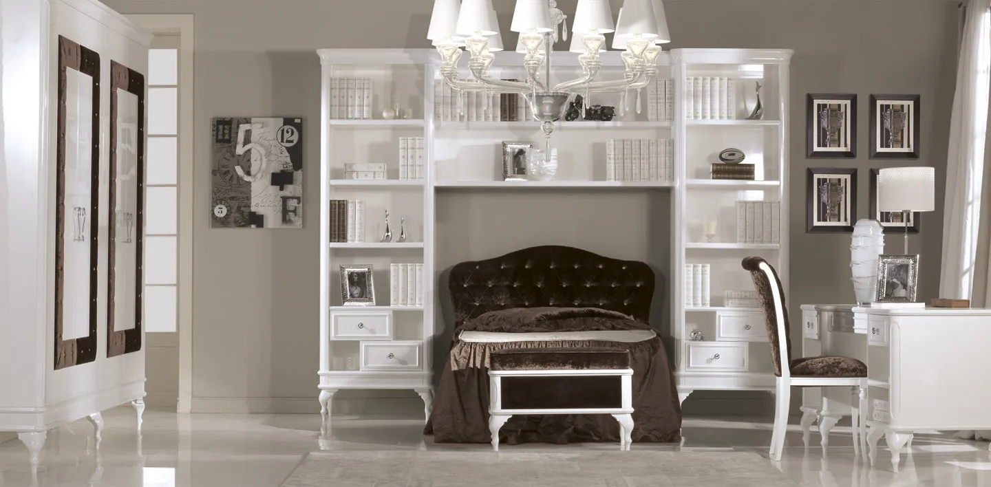 Cameretta Glicine Bernazzoli con letto imbottito e parete libreria bianca
