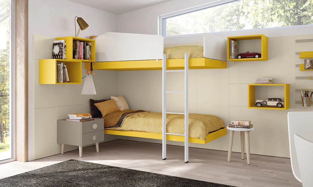 Letto a castello Oslo Colombini ad angolo bianco e giallo con mensole cubiche
