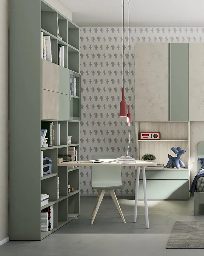 Scrivania Infinity Colombini bianca agganciata a libreria verde con sostegno Pop
