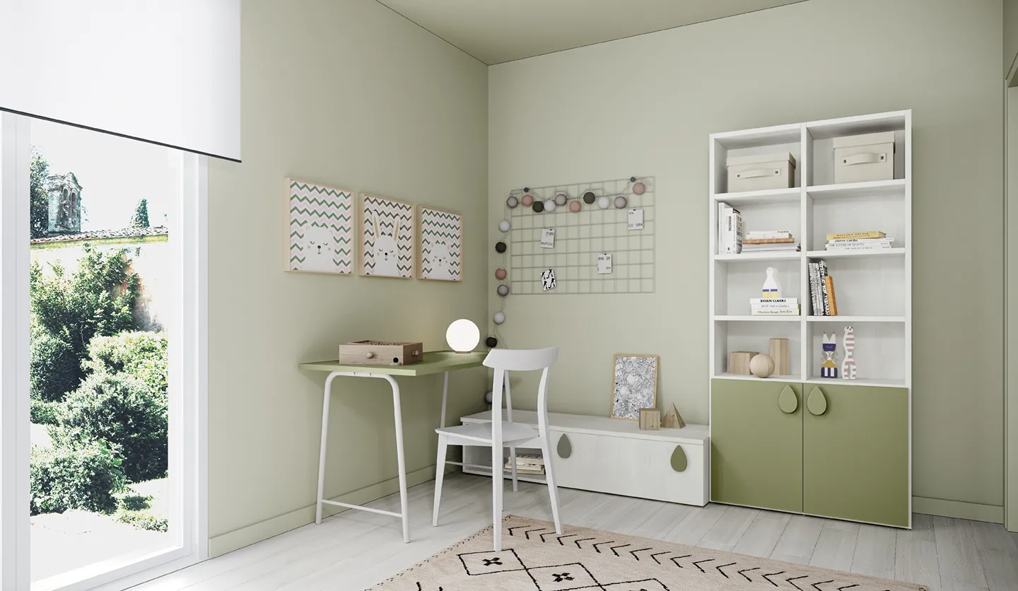 Scrivania Banner Colombini verde salvia su telaio bianco davanti alla finestra
