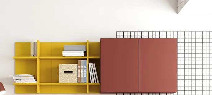 Sistema a parete Joint Colombini con libreria gialla e pensile rosso