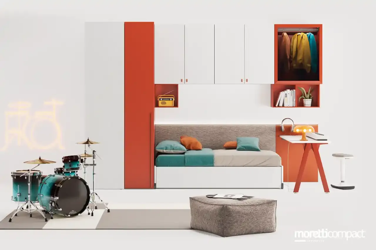 Cameretta Kids YGAB Moretti Compact con ponte bianco e corallo sopra il divano letto
